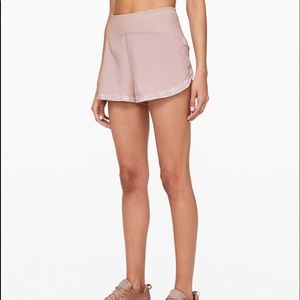 Lululemon Run the line shorts